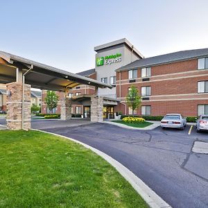 Holiday Inn Express Romulus / Detroit Airport By Ihg